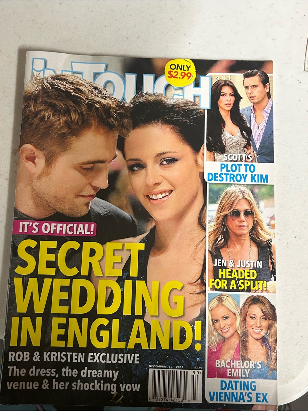 Magazine - Yellow & Multicolor Cover (Celebrity Issue)